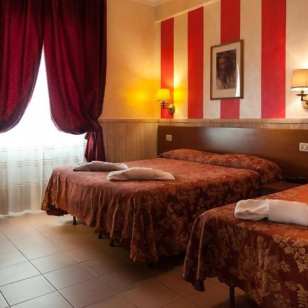 Hotel Pyramid Rom Værelse billede
