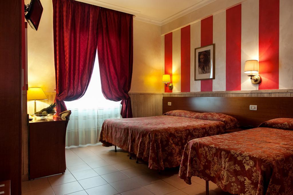 Hotel Pyramid Rom Værelse billede